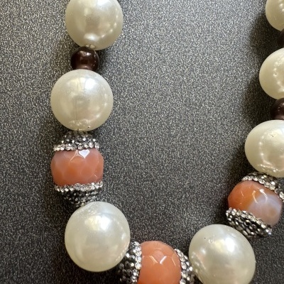 Colar de Pérolas de 10mm com Cornalina e Strass