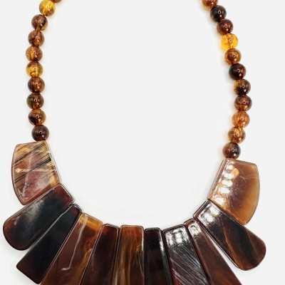 Gargantilha Com âmbar. Ouse!