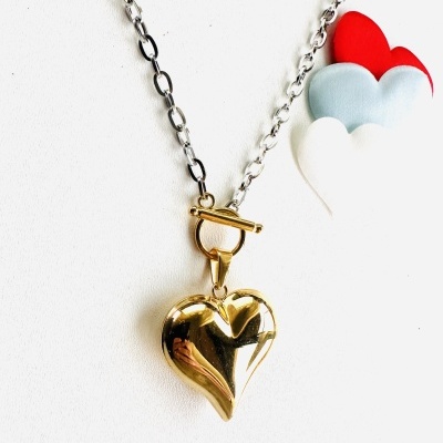 Colar Coração Dourado – Amor e Sofisticação em Cada Detalhe 💛✨