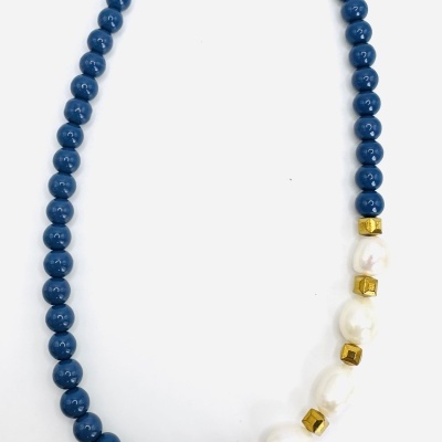 Colar Pérolas e Pedras Azuis – Elegância Clássica e Modernidade Colar Pérolas e Pedras Azuis – Elegância Clássica e Modernidade