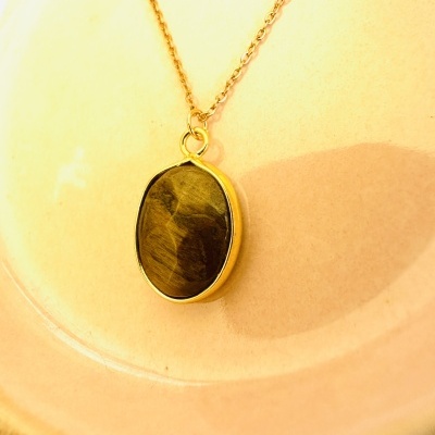 Colar de Olho de Tigre, Elegância e Exclusividade com Acabamento em Dourado