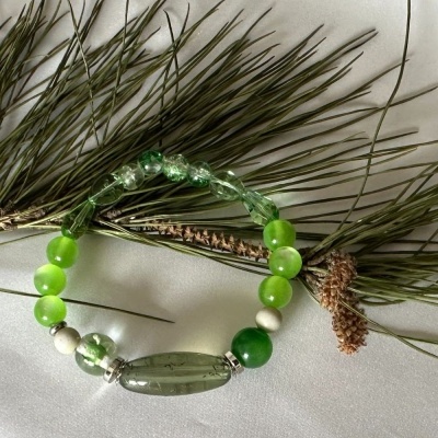 Pulseira Elástica com Contas Verdes