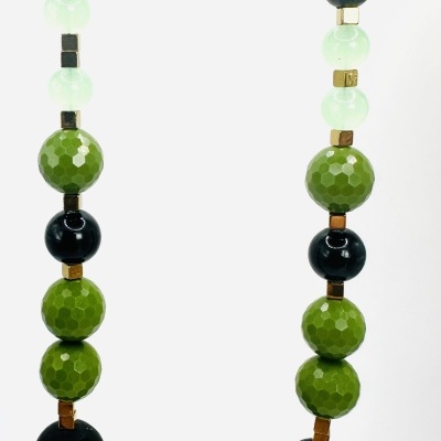 Colar de Pedras Naturais Verde Lima, Preto e Dourado – Design Exclusivo da Rafi | Elegância Moderna para Todas as Estações