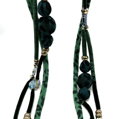 Colar com estampa animal print. Maravilhoso!