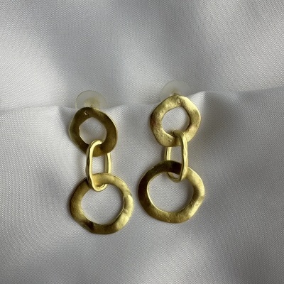 Brincos Pendente com 3 Argolas em Aço - Elegância Moderna e Versátil