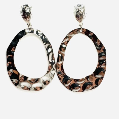 Brincos Modernos em Aço com Design Orgânico: Um Toque de Sofisticação ao Seu Visual!