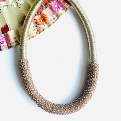 Colar Exclusivo Estruturado Dourado e Bronze - Luxo e Brilho