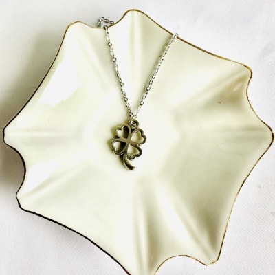 Fio Em Aço Com Trevo.