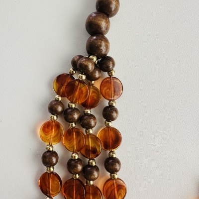 Colar Madeiras – Beleza Natural e Elegância Intemporal! 🍂✨