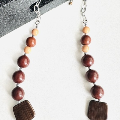 Colar Exclusivo Rafi – A Elegância das Pedras Naturais