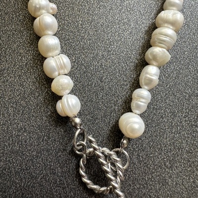 Colar Clássico com Pérolas Naturais.