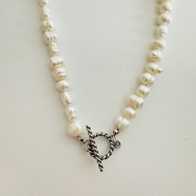 Colar Clássico com Pérolas Naturais.