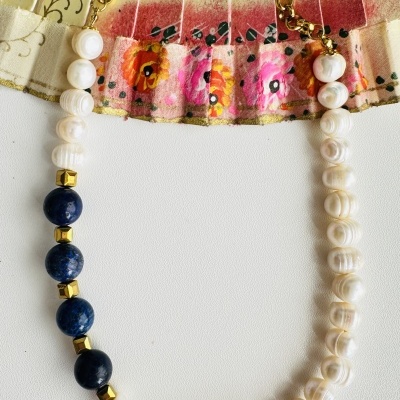 Colar de Pérolas e Lápis Lazuli – Estilo e Sofisticação Personalizável