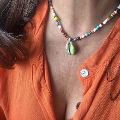 Fio de Missangas com Búzio - Beleza Natural e Elegância Simples