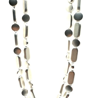 Colar Dupla Volta em Aço Prateado com Contas - Design Moderno e Ajustável