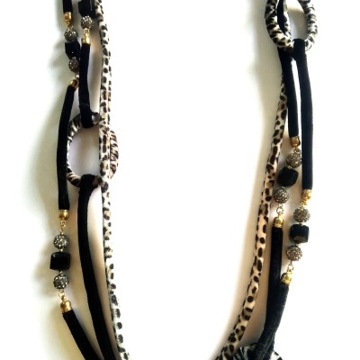 Colar triplo com strass