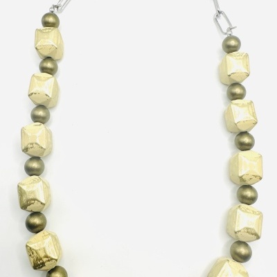 Colar Dourado Geométrico – Sofisticação e Modernidade! ✨💛