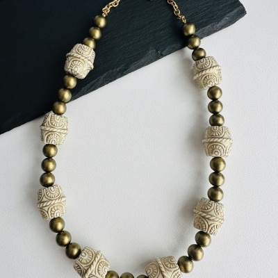 Colar Real Para Mulher – Sofisticação com Toque Artesanal! ✨👑