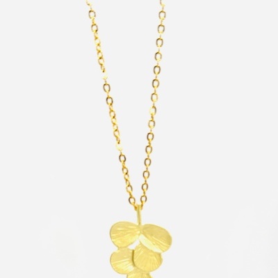 Colar com Folhas Douradas para Realçar o seu Estilo Colar com Folhas Douradas para Realçar o seu Estilo