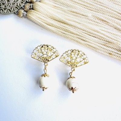 Brincos "Leque Dourado": Elegância Intemporal e o Seu Toque Pessoal