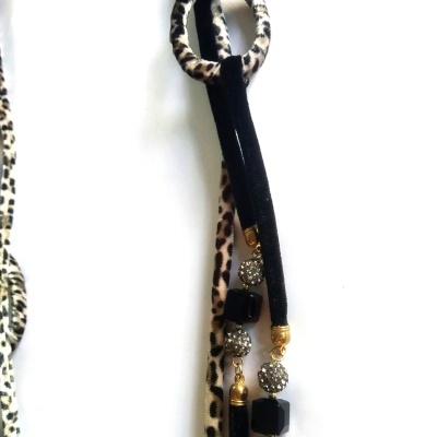 Colar triplo com strass