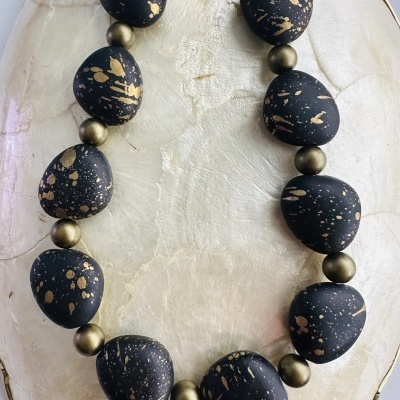 ✨ Colar Exclusivo Preto & Dourado – Elegância e Sofisticação ✨