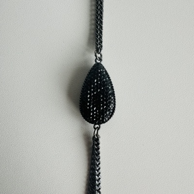 Colar Longo Gotas Pretas em Resina com Corrente em Aço Inoxidável