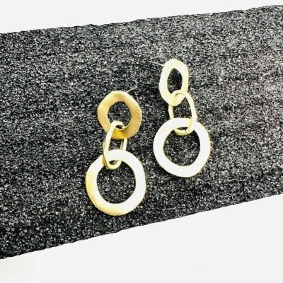 Brincos Pendente com 3 Argolas em Aço - Elegância Moderna e Versátil