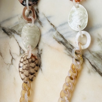 Perfeito colar comprido animal print