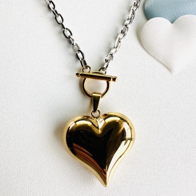 Colar Coração Dourado – Amor e Sofisticação em Cada Detalhe 💛✨