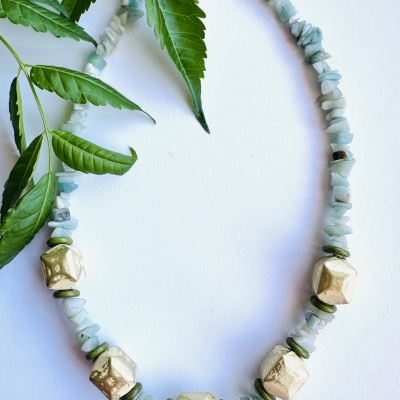 Colar "Serenidade Dourada": O Seu Porto de Paz e Brilho Interior Colar "Serenidade Dourada": O Seu Porto de Paz e Brilho Interior