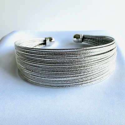 Escrava em Aço Inoxidável Prateado - Bracelete Única com Efeito Stack Elegante Escrava em Aço Inoxidável Prateado - Bracelete Única com Efeito Stack Elegante