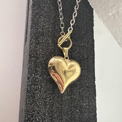 Colar Coração Dourado – Amor e Sofisticação em Cada Detalhe 💛✨