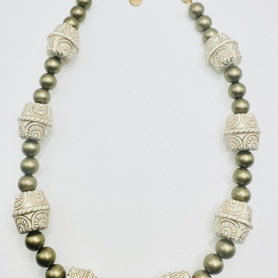 Colar Real Para Mulher – Sofisticação com Toque Artesanal! ✨👑