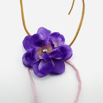 Colar "Flor da Liberdade": O Seu Brilho Natural e Autêntico (Design Exclusivo Rafi Store)