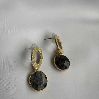 Brincos para Mulheres Dourados – Luxo e Estilo em Cada Detalhe!