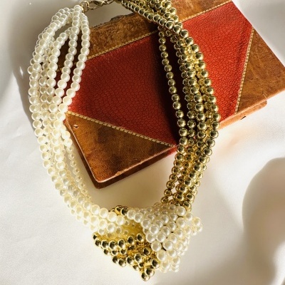 Colar Luxo Dourado & Pérola – Brilhe com Elegância! ✨