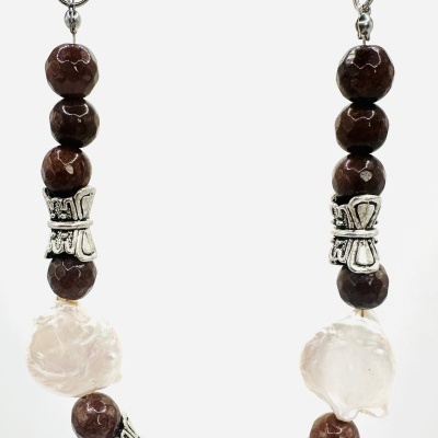Colar de Ágatas Castanho, Pérolas e Contas de Metal