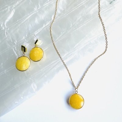 Brincos Amarelos Vibrantes e Dourados | 4cm | Alegria e Confiança