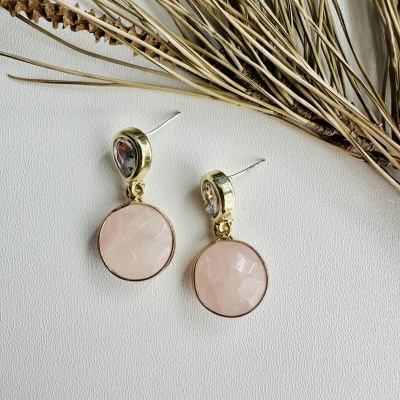 Brincos com Solitário para Mulher - A Beleza do Quartzo Rosa