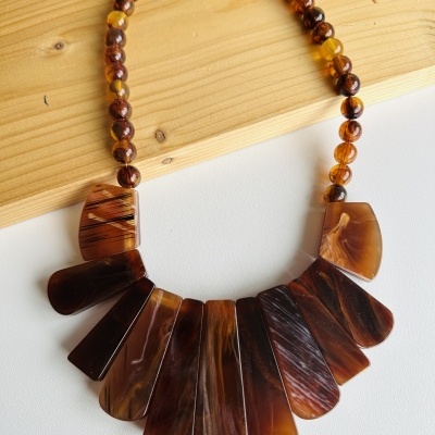 Gargantilha Com âmbar. Ouse!