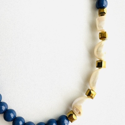 Colar Pérolas e Pedras Azuis – Elegância Clássica e Modernidade Colar Pérolas e Pedras Azuis – Elegância Clássica e Modernidade