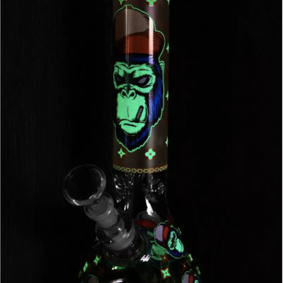 Pipoca de vidro com estampas de macaco verde fluorescente com chapéu castanho e azul