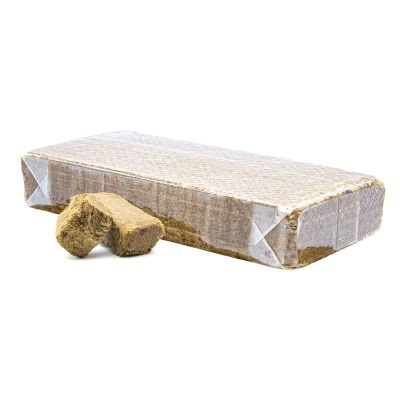 Barra embalada em papel castanho com duas porções quebradas ao lado