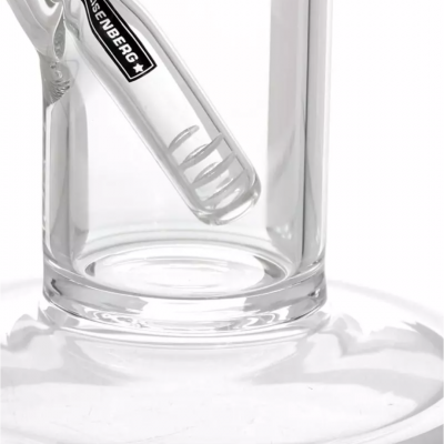 Base em vidro transparente com tubo vertical e tubo inclinado com texto WISE ENBERG +