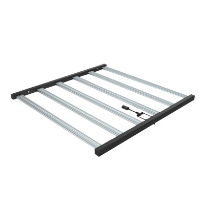 Estrutura metálica para iluminação com barras de alumínio e extremidades pretas