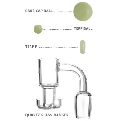 Componentes de vidro transparente e esferas verdes com etiquetas de identificação