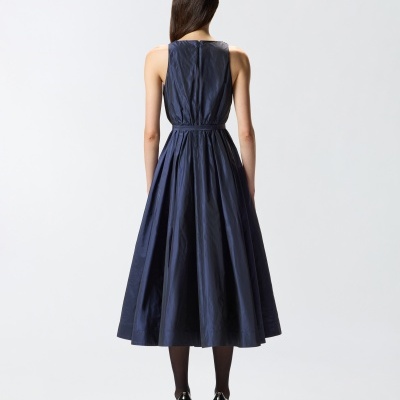 Dress with bow and loose skirt