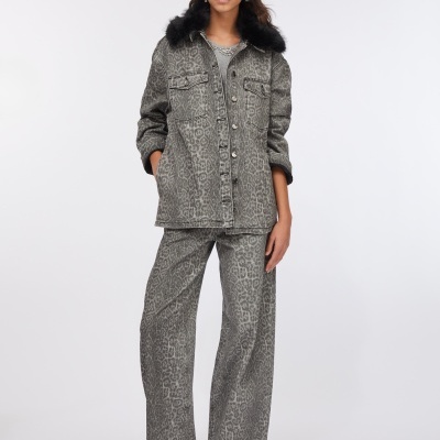 Faux fur jacket with collar