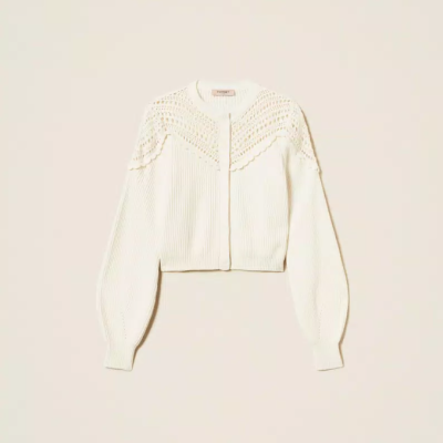 Casaco de malha creme com croché e fecho frontal